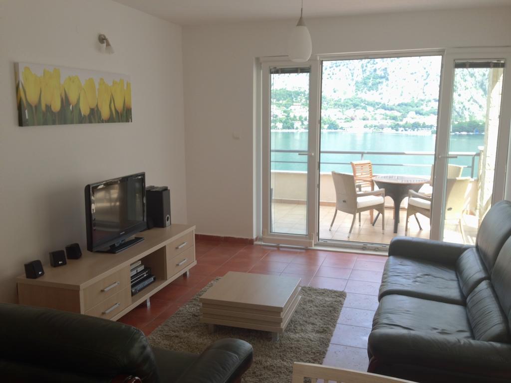 Apartment Fjord Waterfront Kotor Bagian luar foto