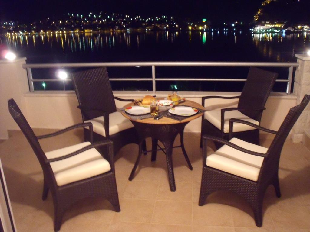 Apartment Fjord Waterfront Kotor Bagian luar foto
