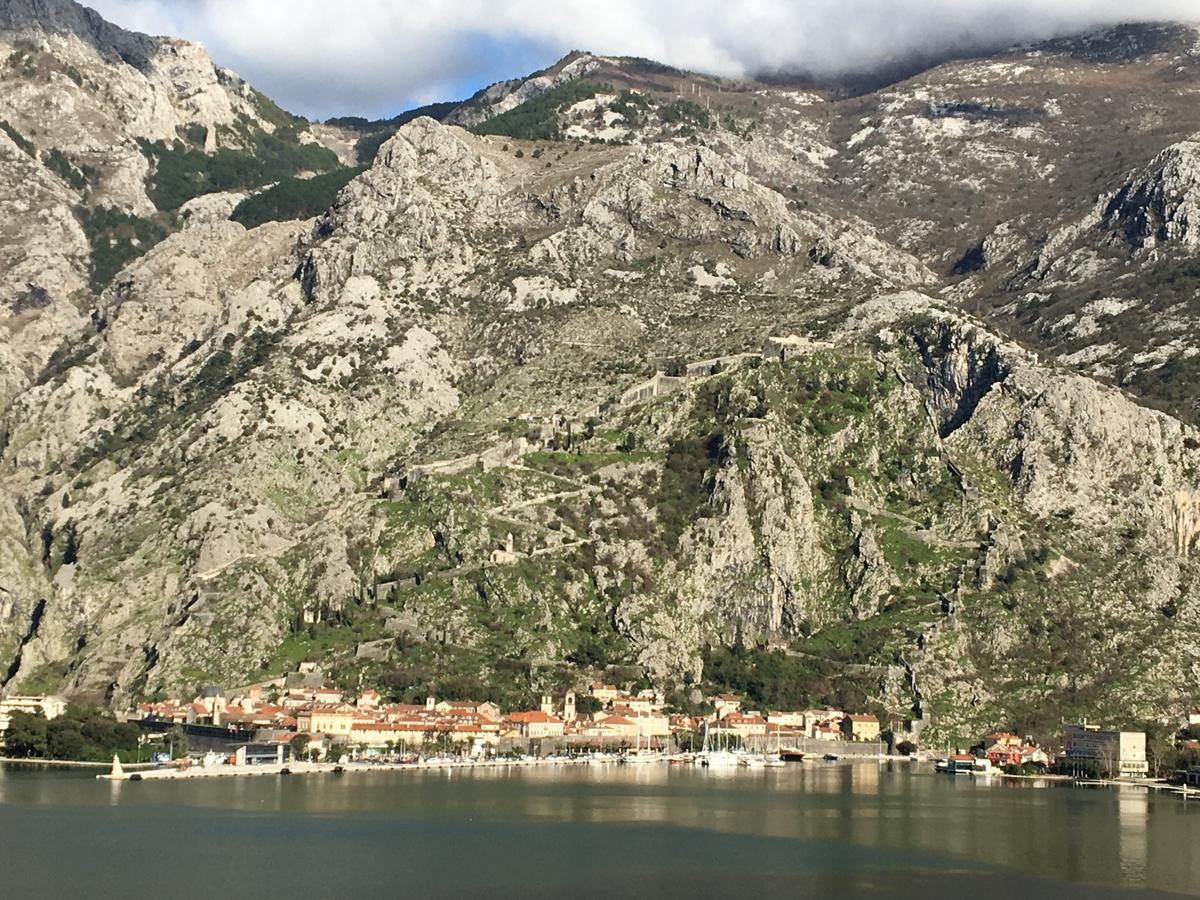 Apartment Fjord Waterfront Kotor Bagian luar foto